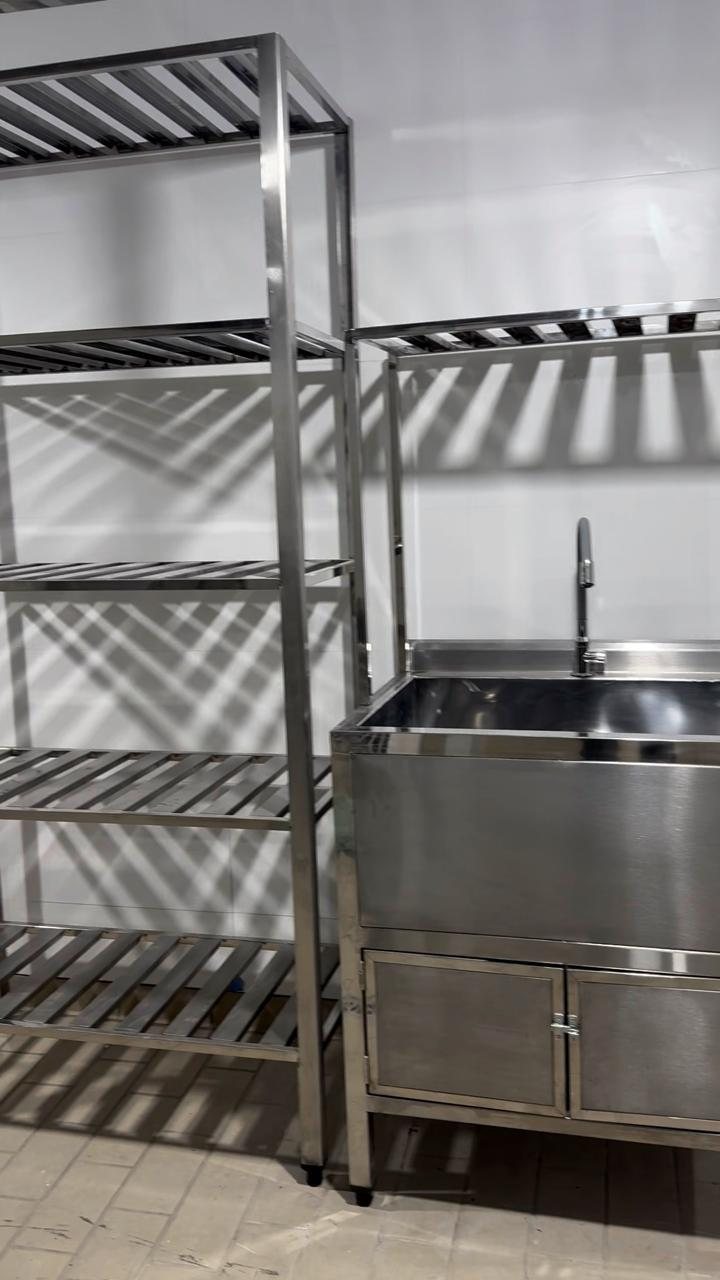 Estantes em aço inox sob medida — Couto Inox
