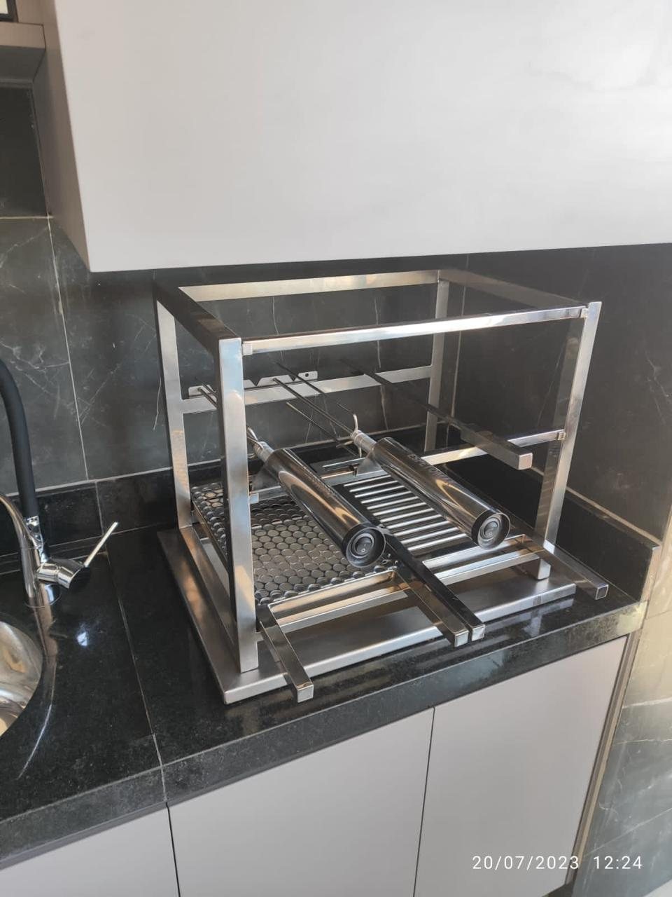 Assador com grelha regulável — Churrasqueiras em aço inox pela Couto Inox