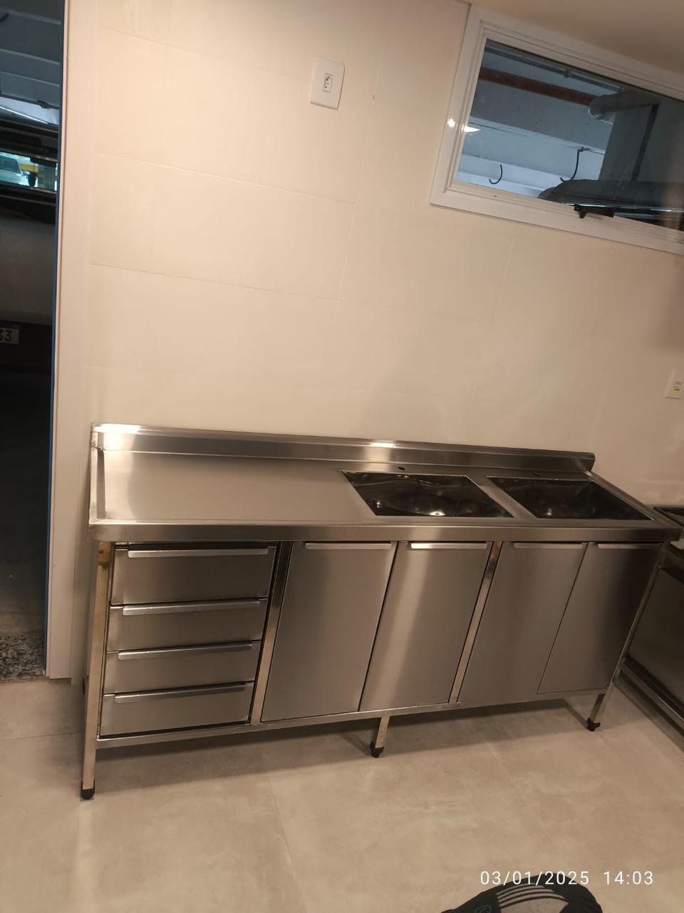 Pias em aço inox sob medida — Couto Inox