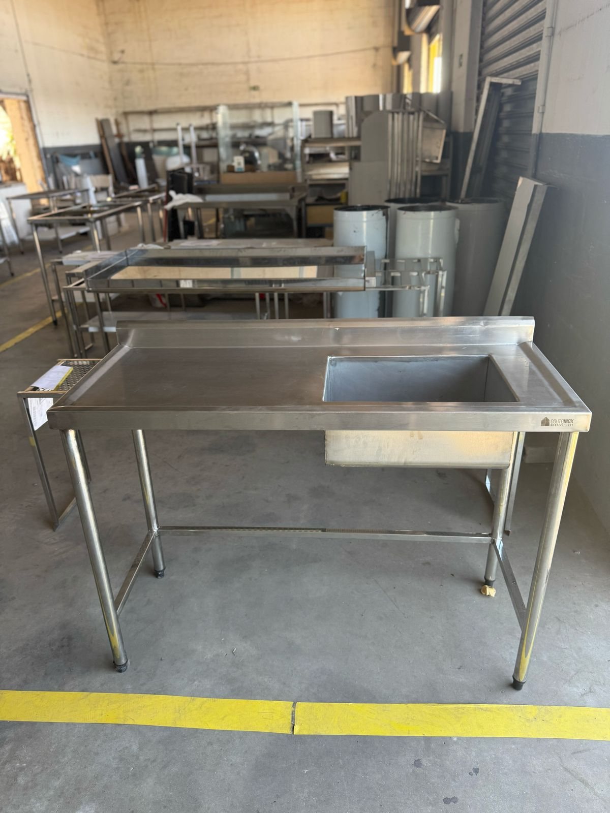 Bancada com cuba integrada — Bancadas em aço inox pela Couto Inox