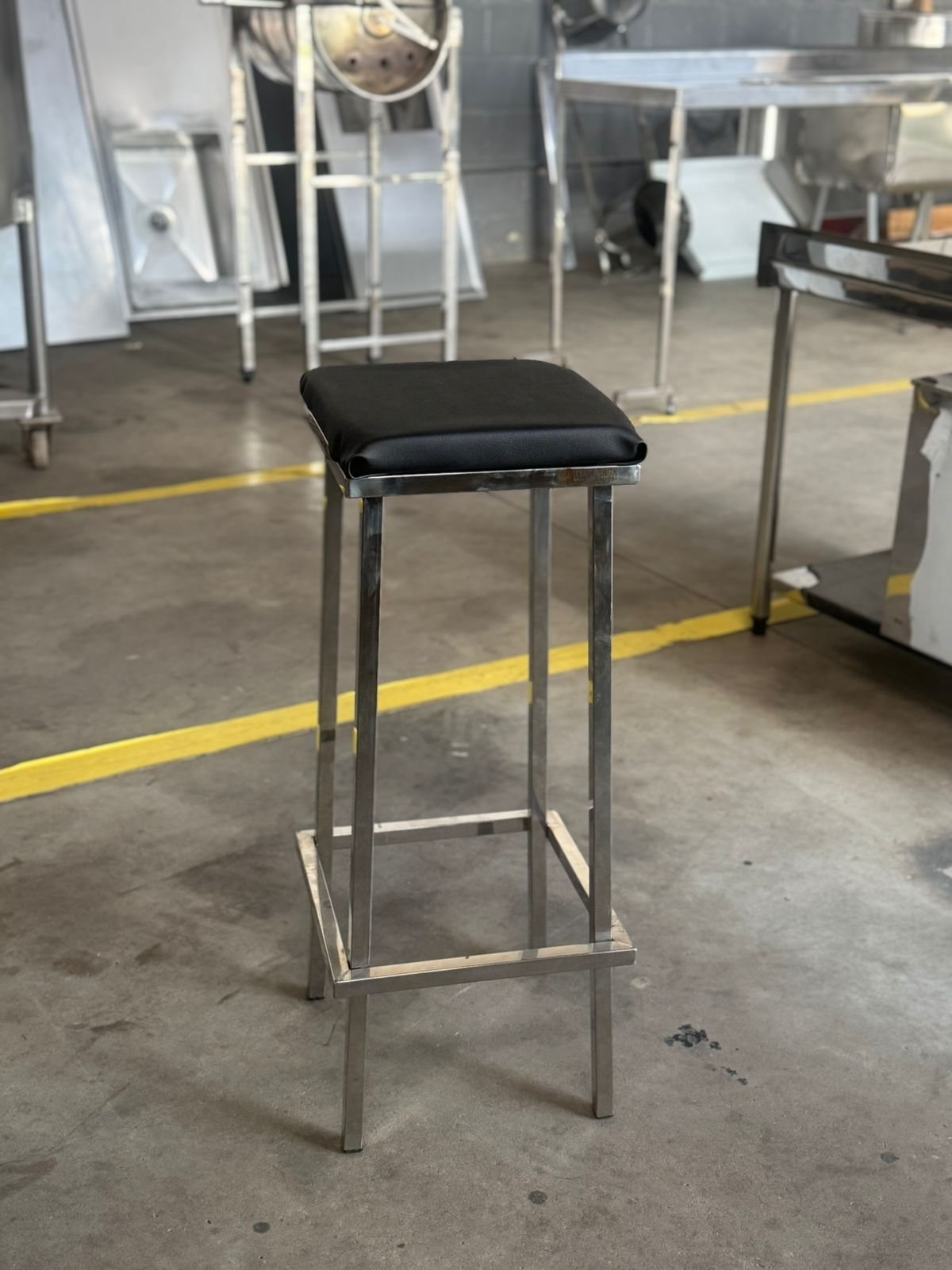 Mobiliário em inox em aço inox — Projeto especial