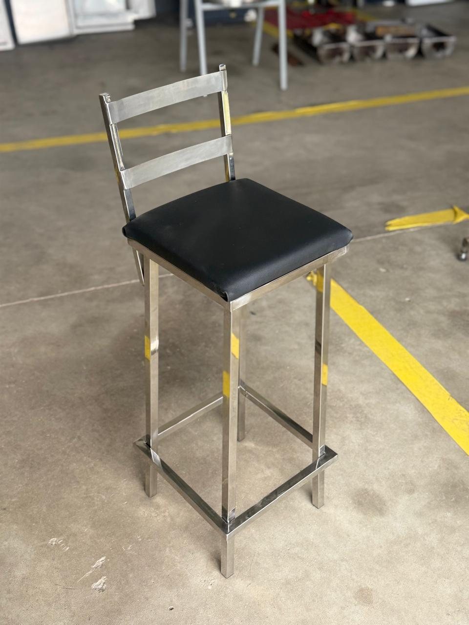 Cadeira alta em inox — Equipamentos personalizados em aço inox pela Couto Inox