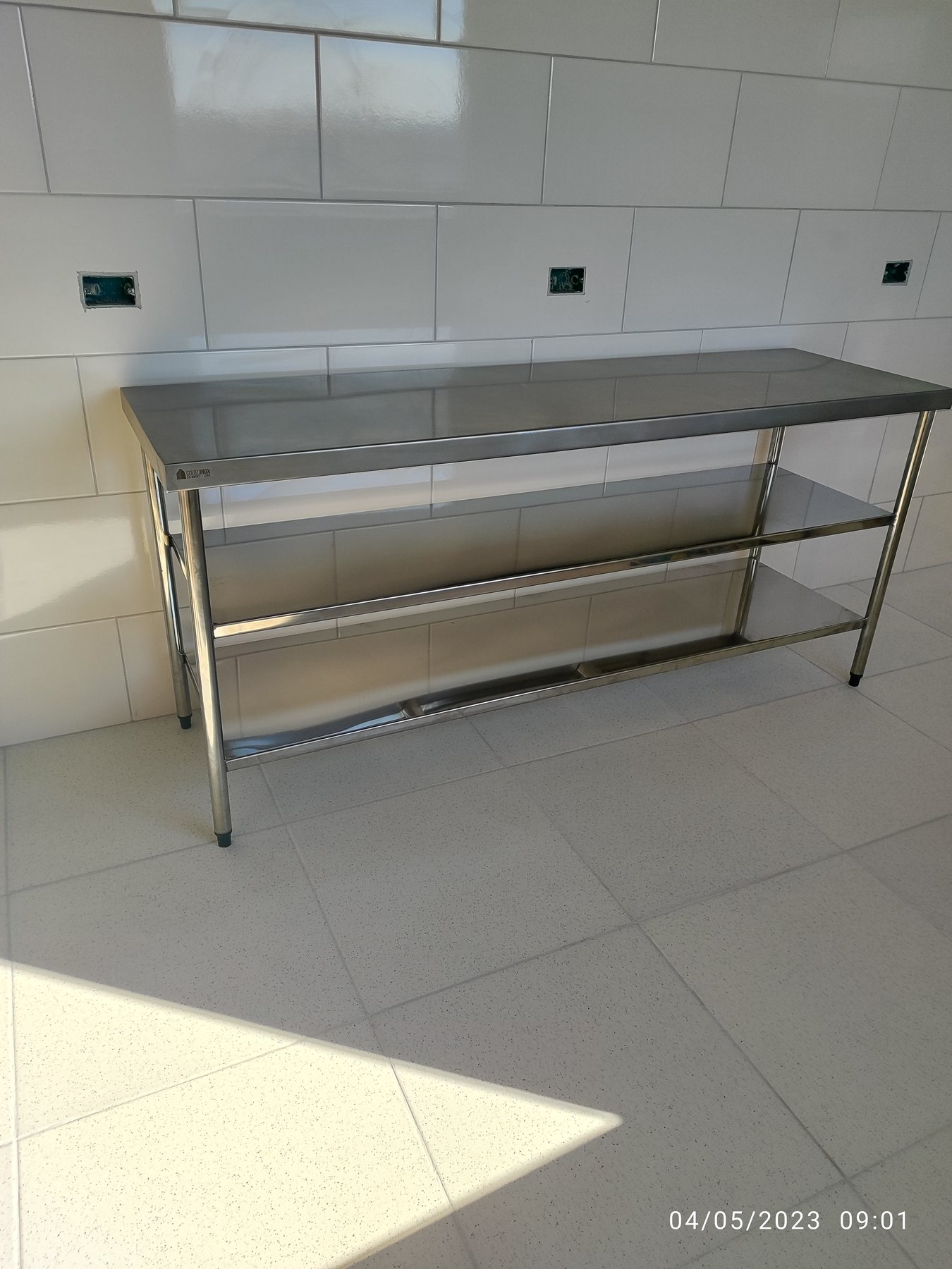 Bancada com prateleira inferior — Bancadas em aço inox pela Couto Inox